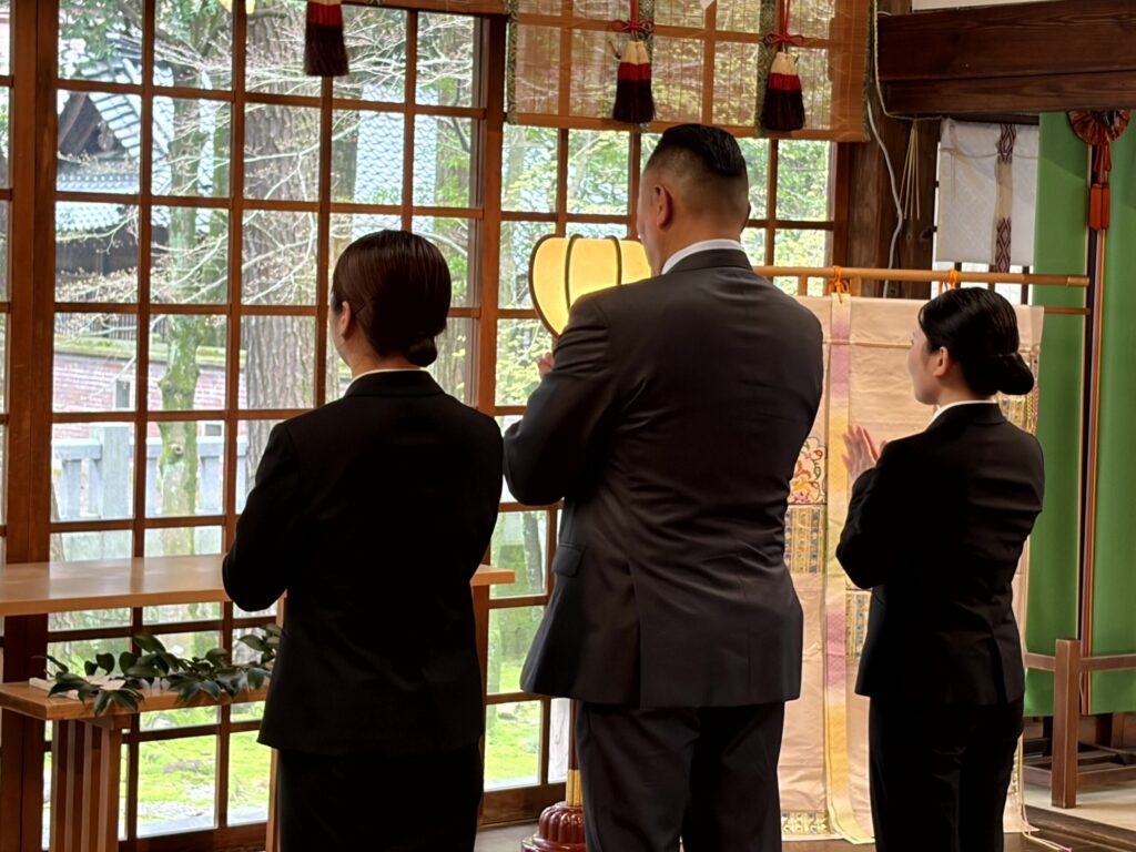 
2026年4月1日株式会社アース入社式｜尾山神社