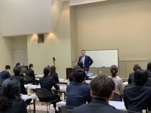 代表取締役社長河端 徽岳