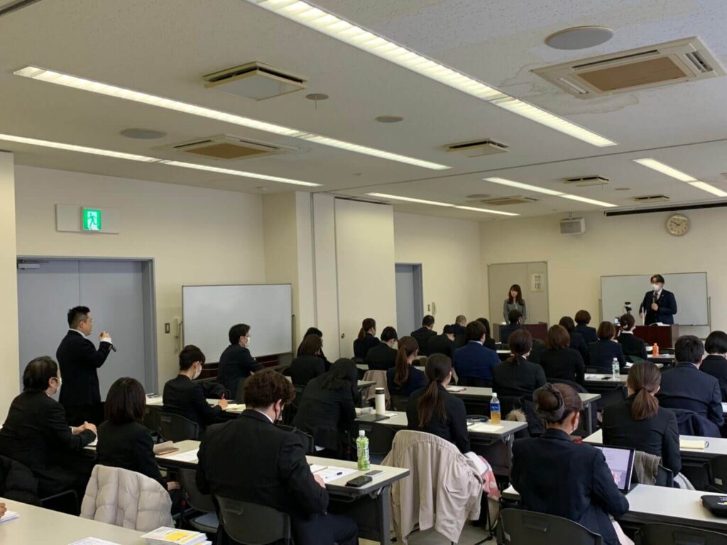 株式会社アース