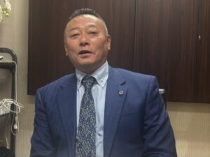 アース代表取締役社長　河端徽岳