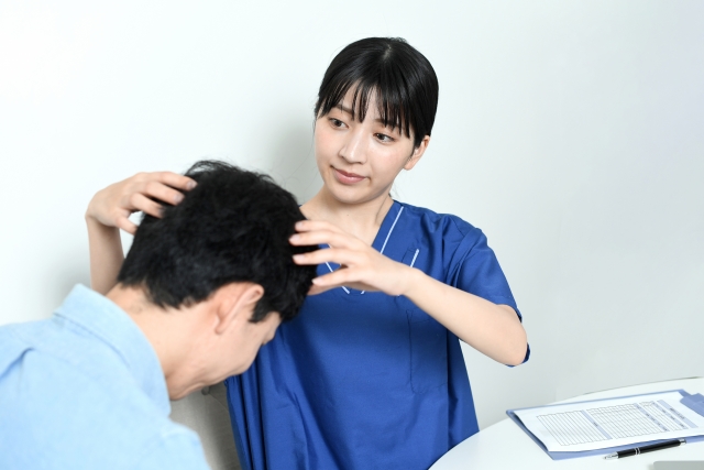 頭皮が赤いのはなぜ?考えられる主な原因