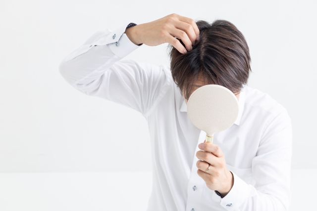 薄毛が進行してきた時に考えられる原因とは?