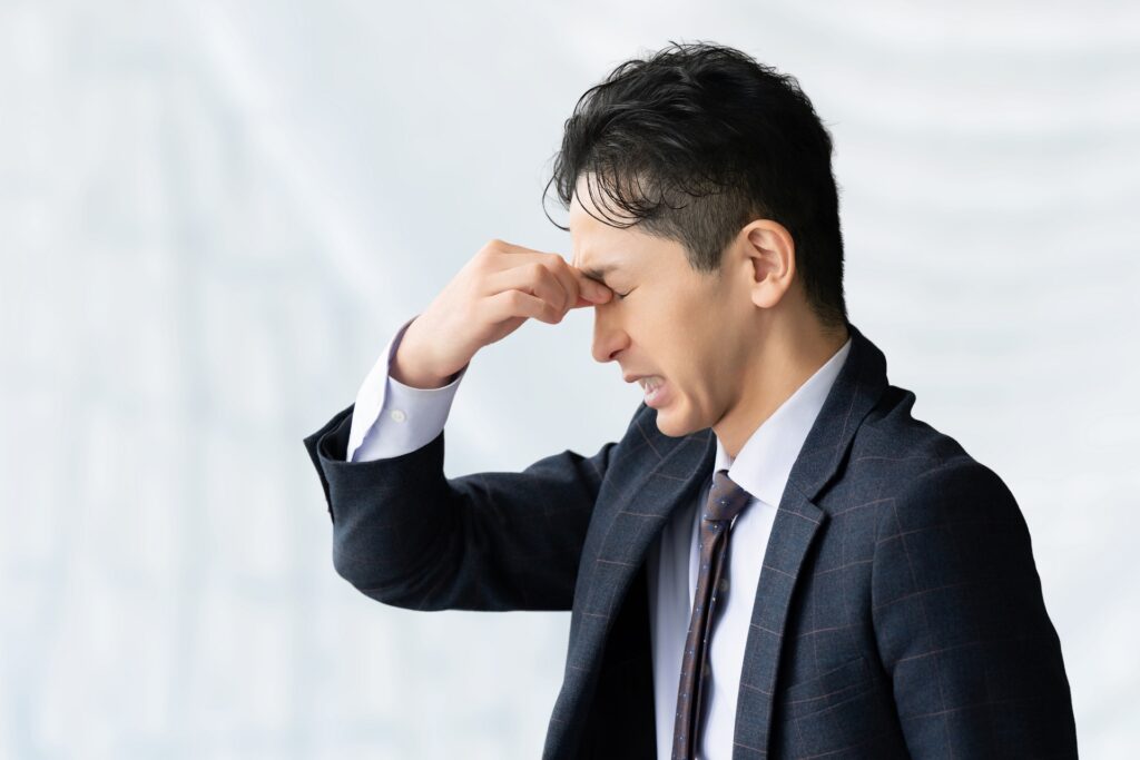 眼精疲労と薄毛には関係がある？目の疲れと髪トラブルの意外なつながりを解説