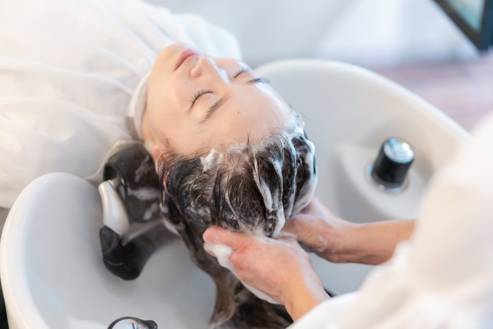 コンディショナーではげるって本当？薄毛との関係・正しい使い方・頭皮に優しいヘアケアを解説