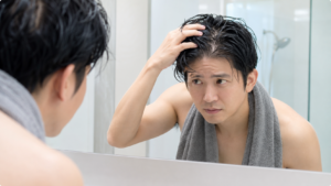 髪を濡らすと頭皮が見えるのは薄毛？正常な状態との見分け方と対策