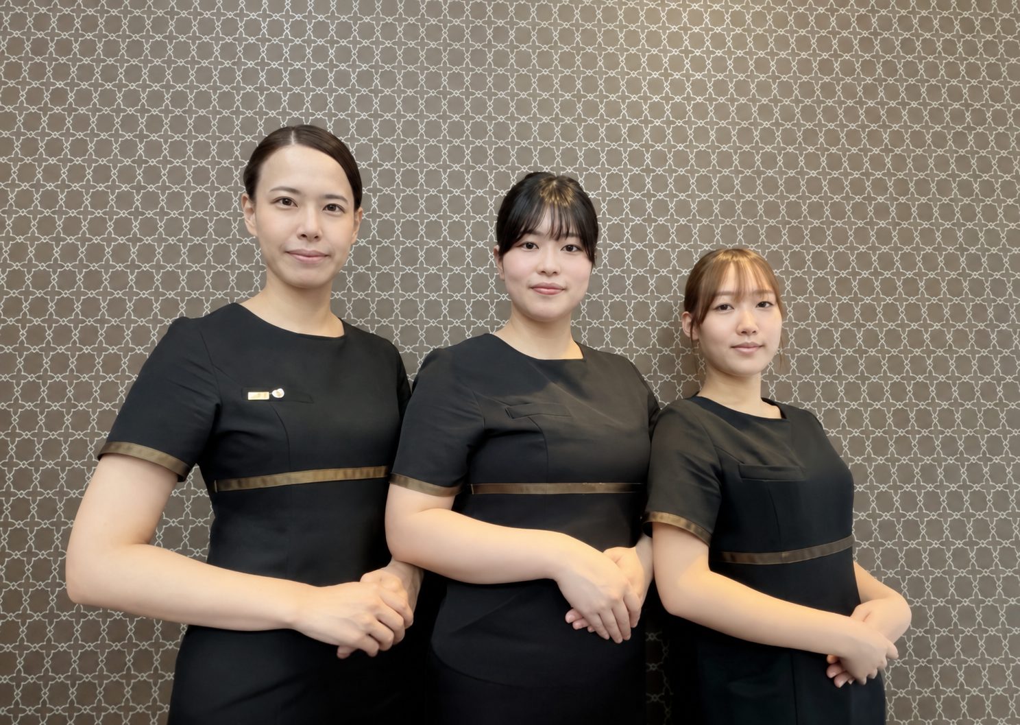 スタッフ3名の集合写真